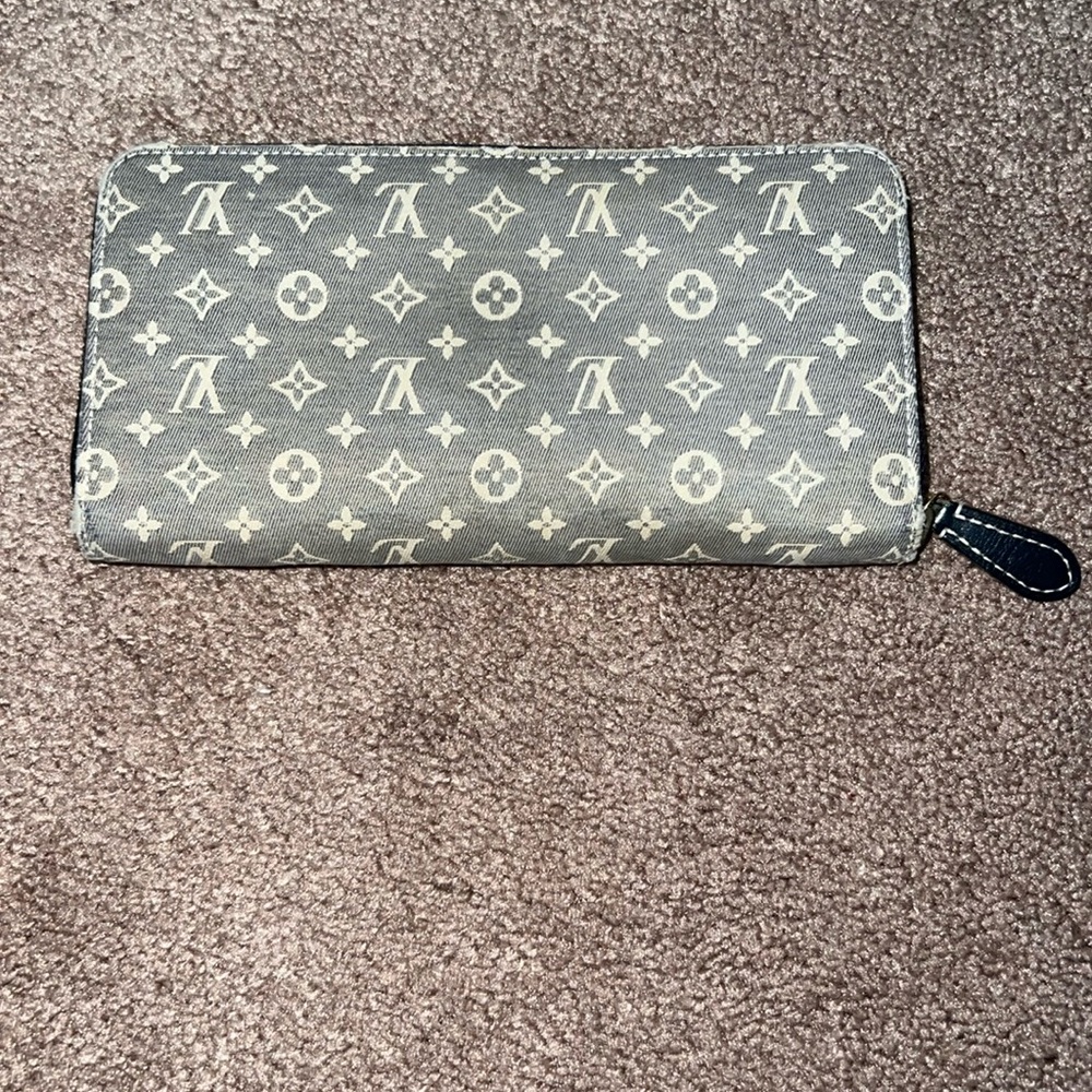 Louis Vuitton Zippy Wallet
